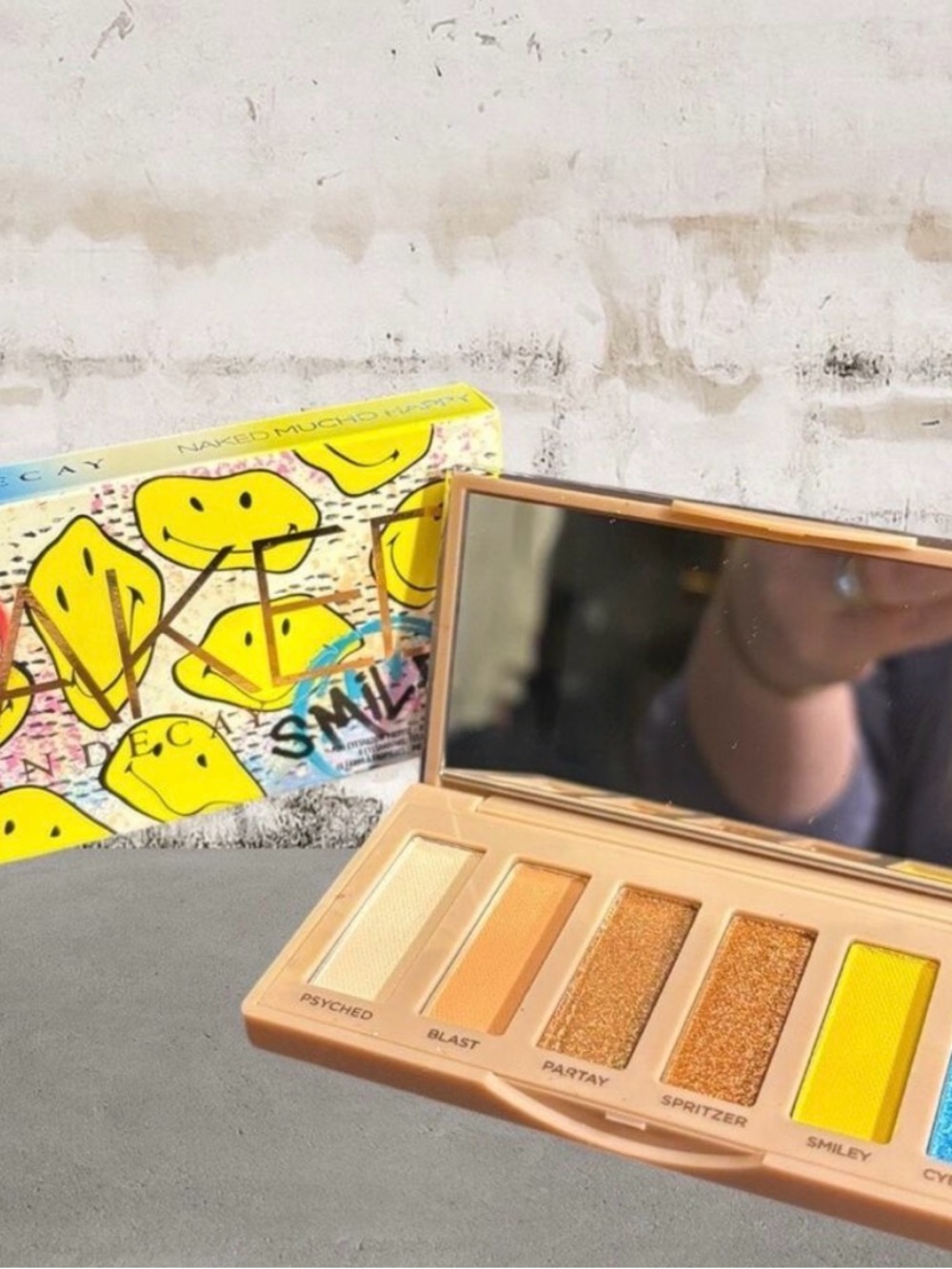 Urban Decay Palette X Smiley Collab - Picture 2 of 6